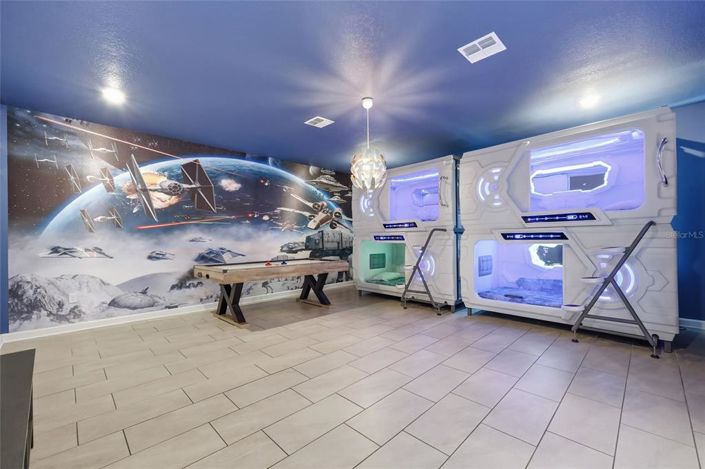 Image No.6-8 Bed House for sale