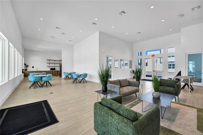 Image No.52-5 Bed Townhouse for sale