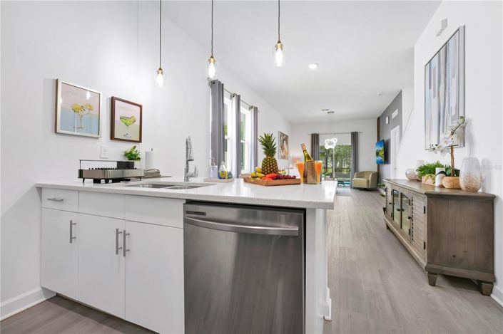 Image No.7-5 Bed Townhouse for sale