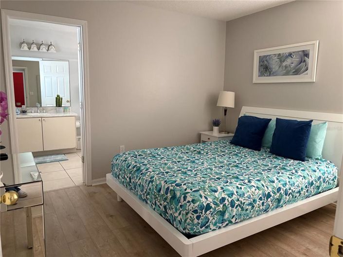 Image No.11-3 Bed House for sale