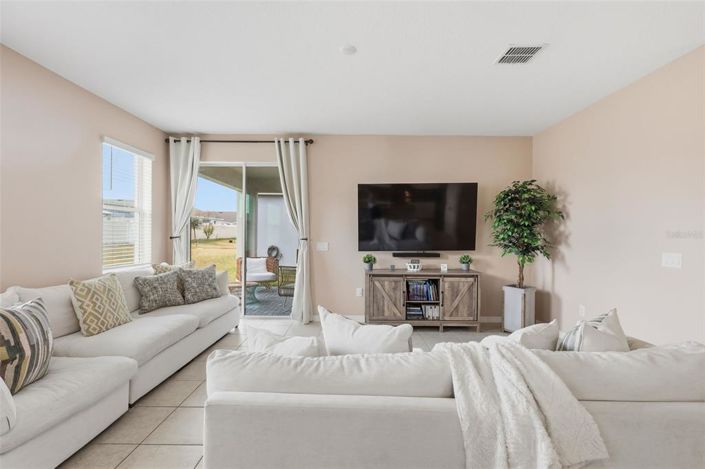 Image No.18-4 Bed House for sale