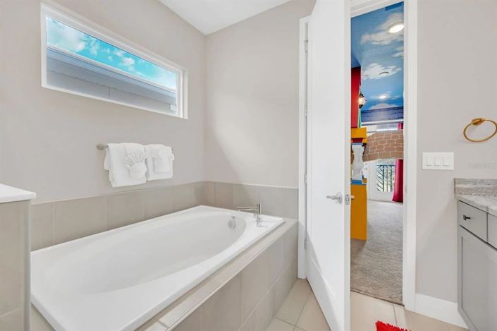 Image No.45-6 Bed House for sale