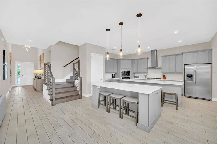 Image No.8-6 Bed House for sale