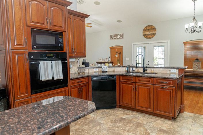 Image No.42-3 Bed House for sale