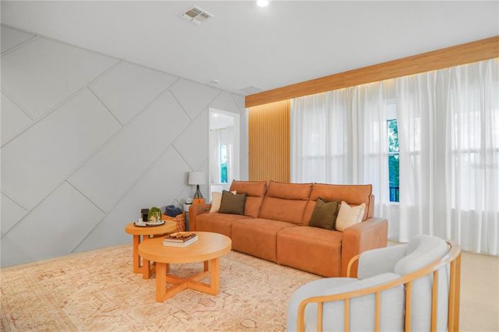 Image No.25-4 Bed House for sale