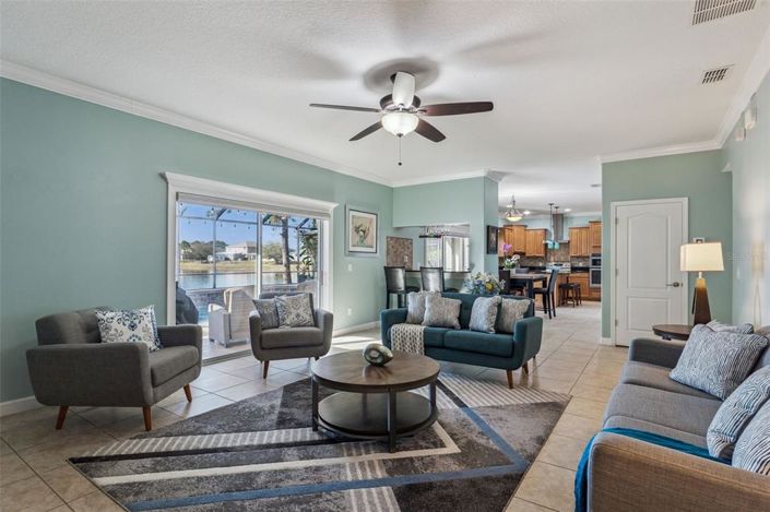 Image No.6-5 Bed House for sale