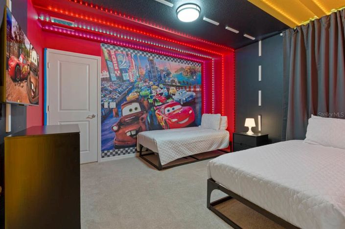 Image No.38-10 Bed House for sale