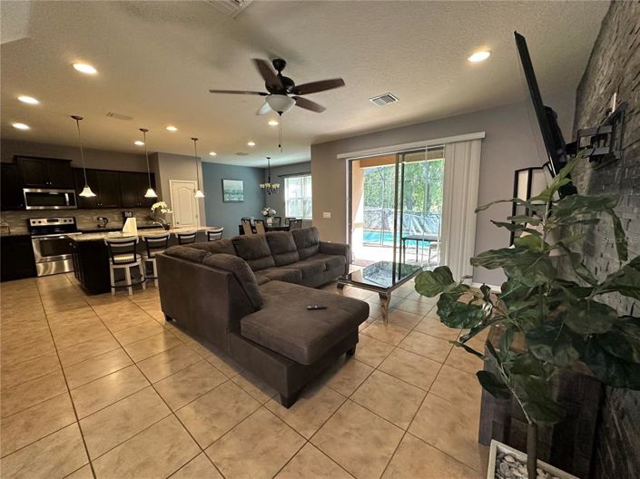 Image No.2-Maison de 5 chambres à vendre à Saint John