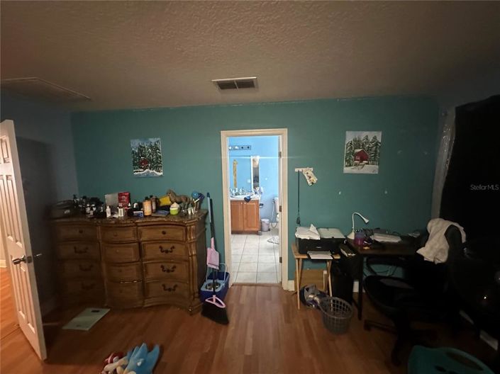 Image No.17-5 Bed House for sale