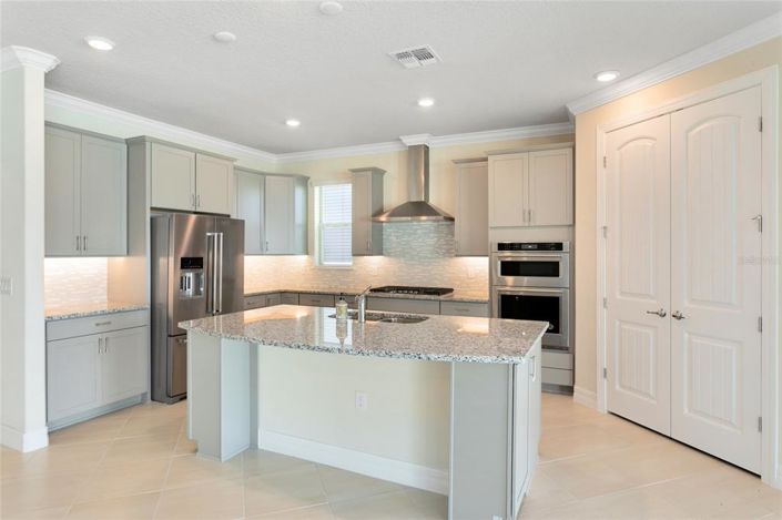 Image No.7-6 Bed House for sale