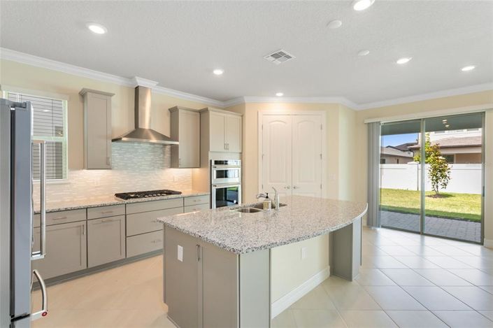 Image No.8-6 Bed House for sale