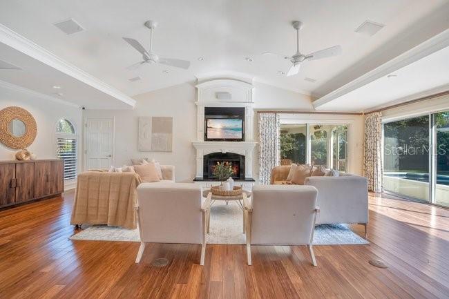 Image No.15-4 Bed House for sale