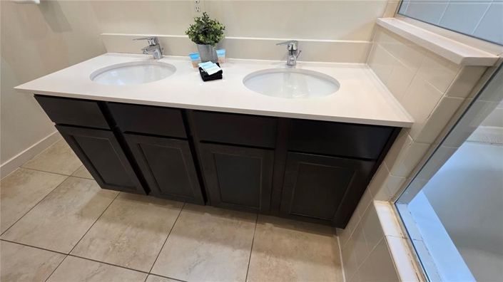 Image No.37-2 Bed Townhouse for sale