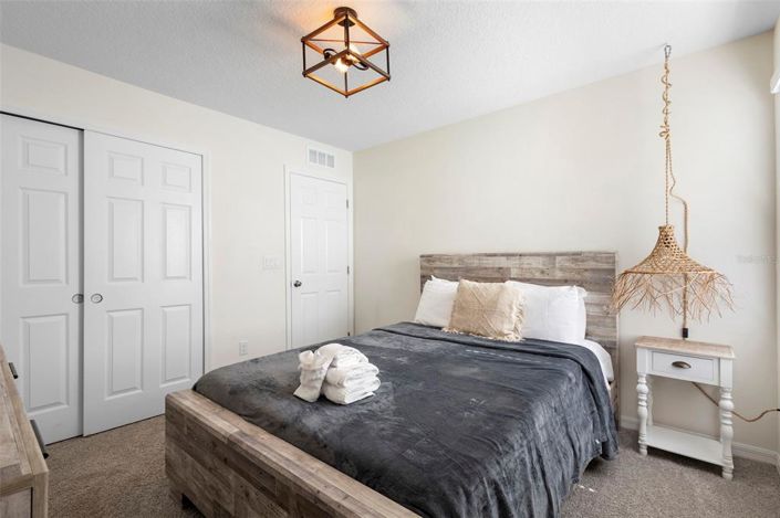 Image No.24-7 Bed House for sale