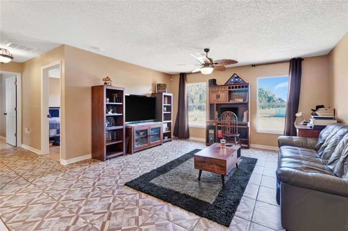 Image No.17-3 Bed House for sale