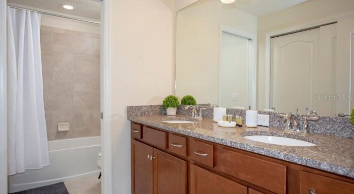 Image No.17-4 Bed Townhouse for sale