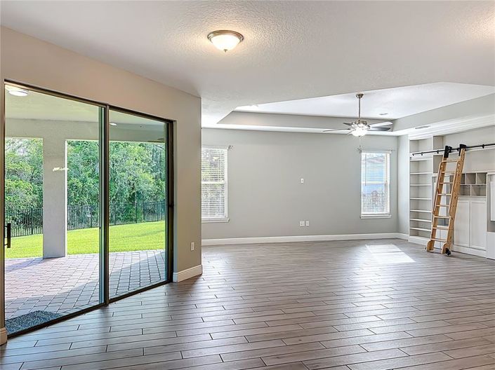 Image No.15-4 Bed House for sale