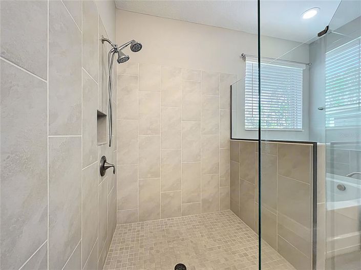 Image No.30-4 Bed House for sale