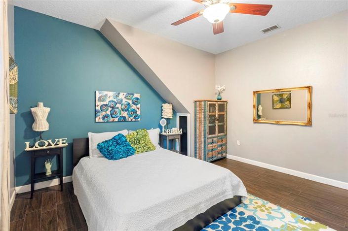 Image No.40-5 Bed House for sale