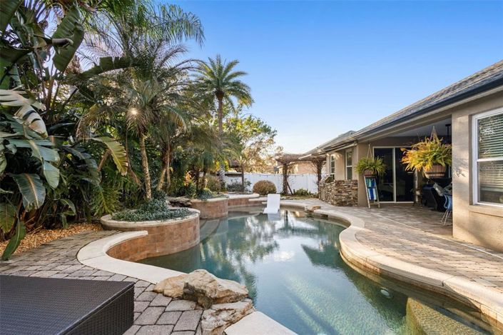 Image No.6-5 Bed House for sale