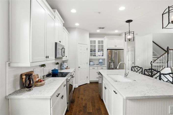 Image No.10-3 Bed House for sale