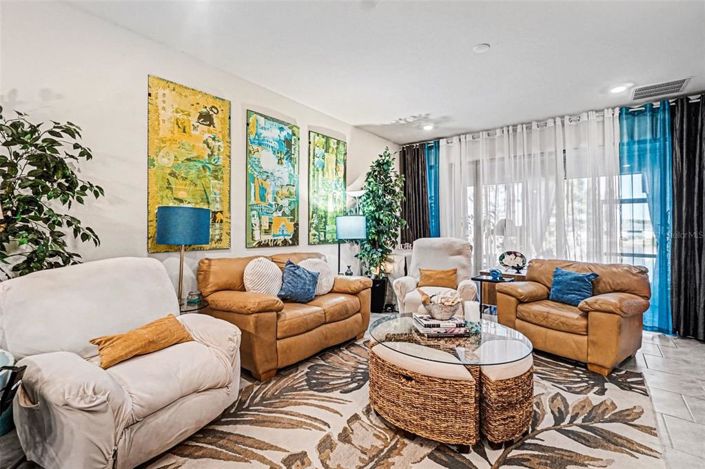 Image No.6-2 Bed House for sale