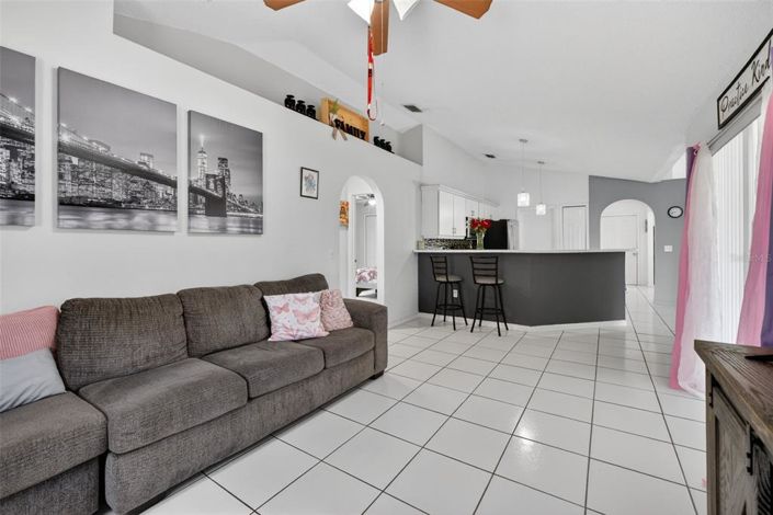 Image No.11-3 Bed House for sale