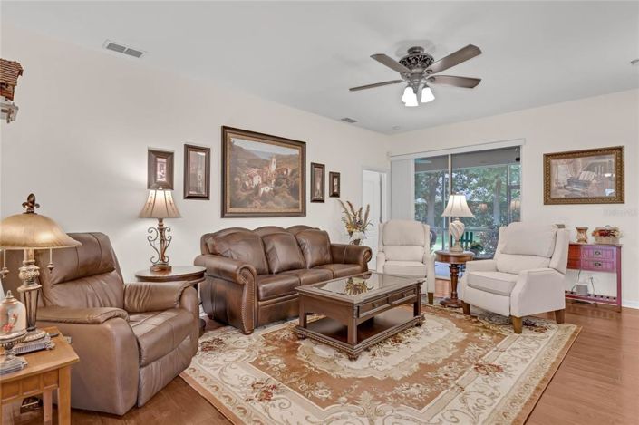 Image No.11-3 Bed House for sale