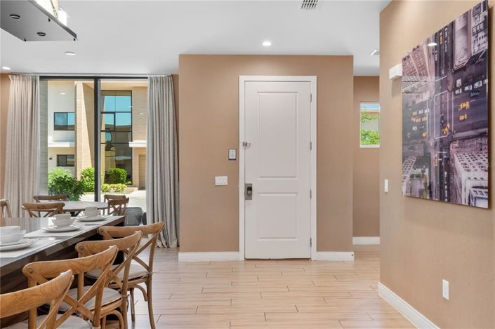 Image No.4-4 Bed Townhouse for sale