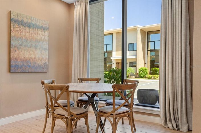 Image No.9-4 Bed Townhouse for sale