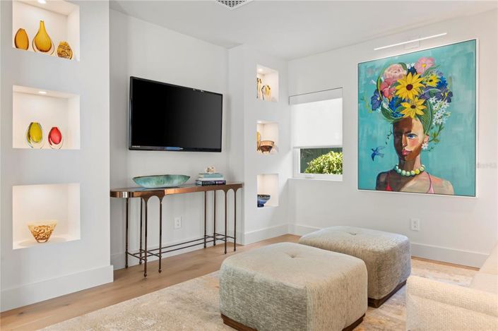 Image No.10-3 Bed House for sale