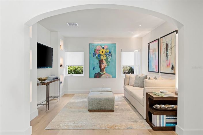 Image No.11-3 Bed House for sale