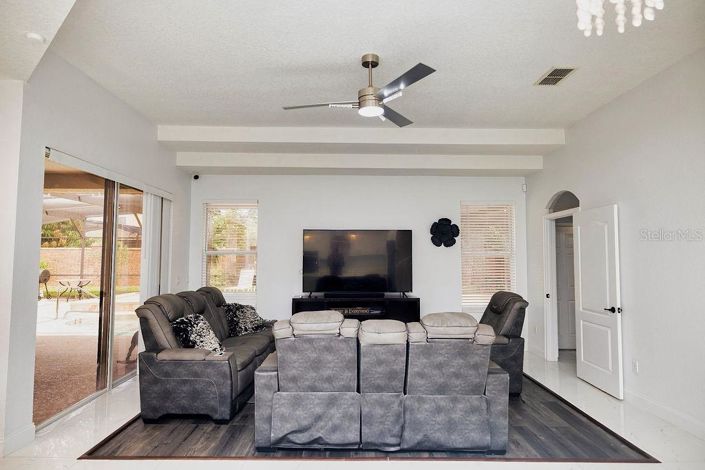 Image No.15-5 Bed House for sale