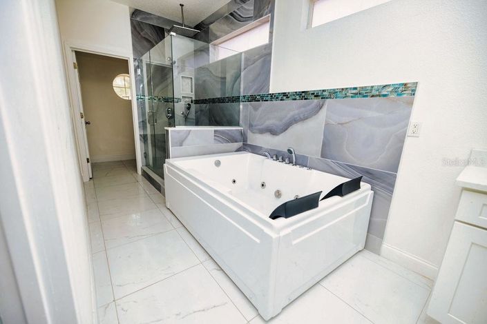 Image No.33-5 Bed House for sale