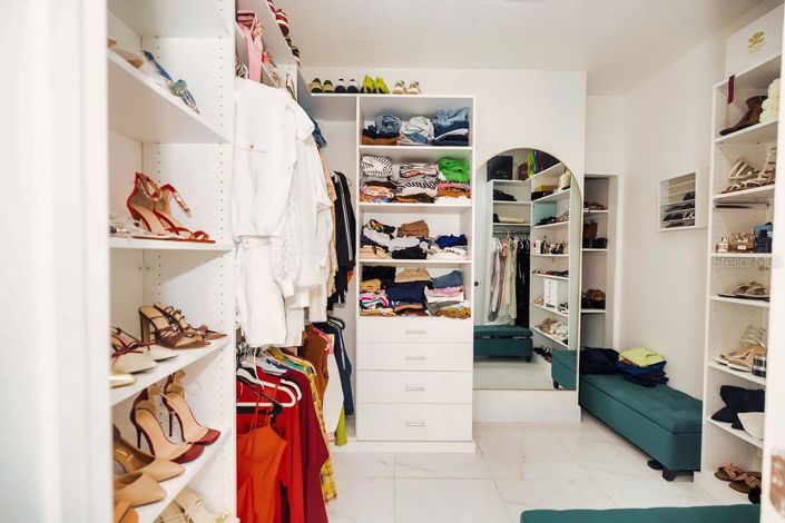 Image No.38-5 Bed House for sale