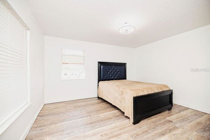 Image No.45-5 Bed House for sale