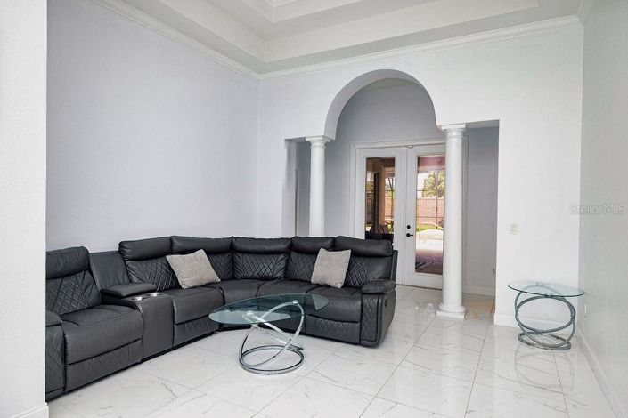 Image No.6-5 Bed House for sale