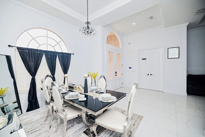 Image No.8-5 Bed House for sale