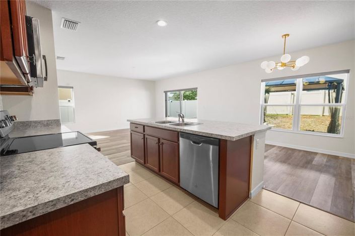 Image No.11-5 Bed House for sale