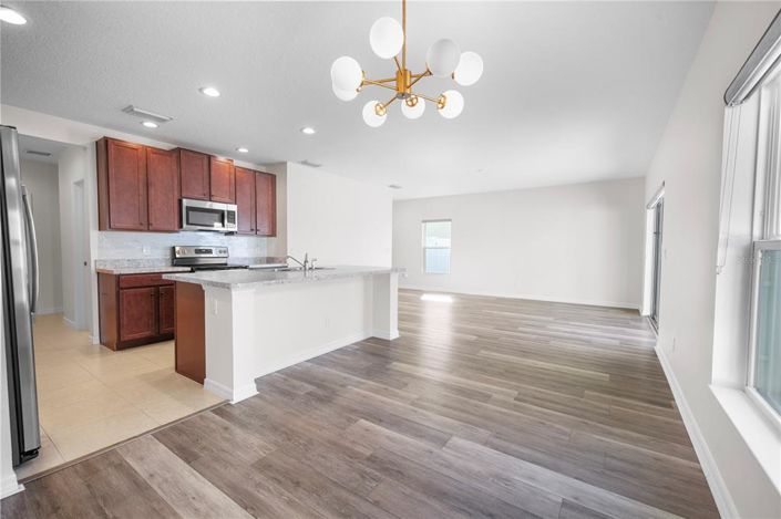 Image No.18-5 Bed House for sale