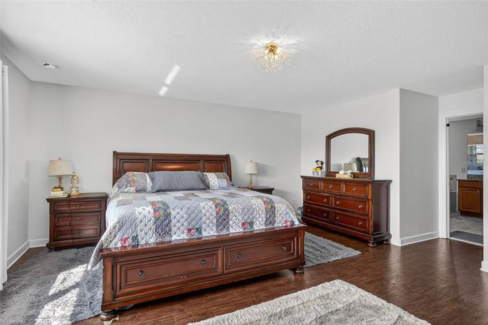 Image No.37-4 Bed House for sale