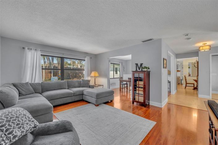 Image No.17-5 Bed House for sale