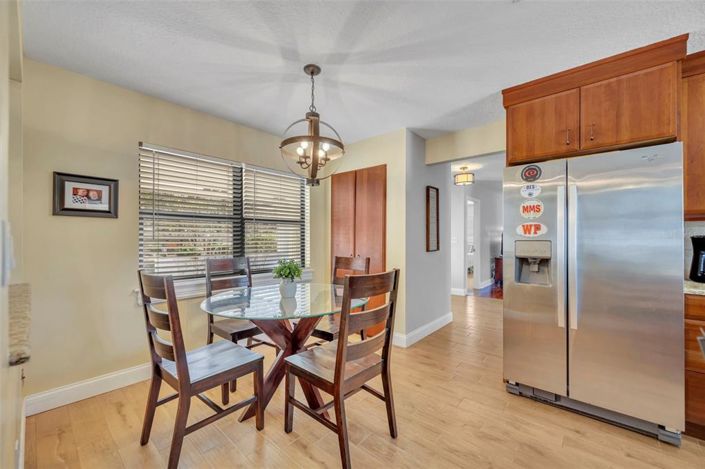 Image No.8-5 Bed House for sale