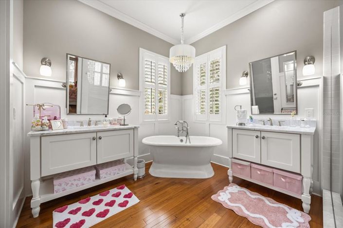 Image No.32-5 Bed House for sale