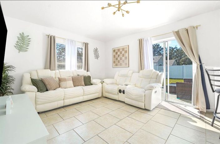 Image No.11-3 Bed House for sale