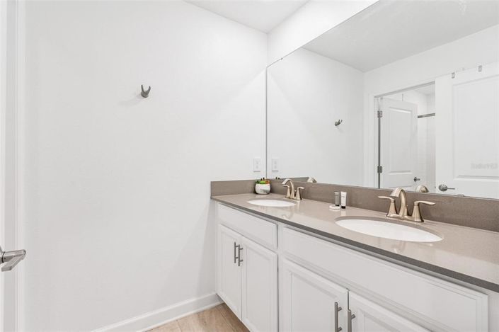 Image No.19-4 Bed Townhouse for sale