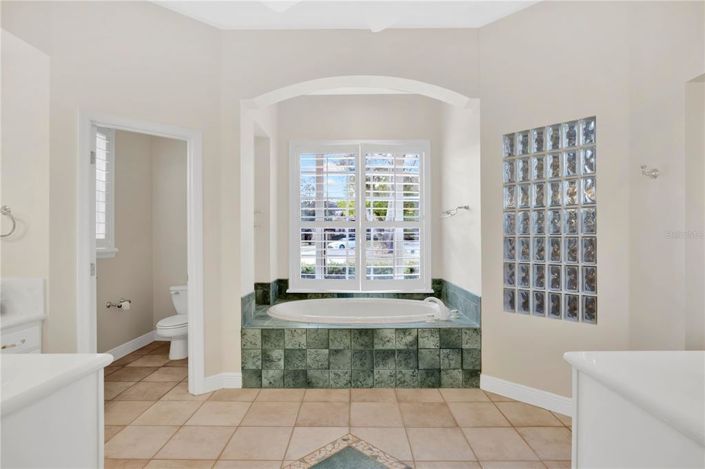 Image No.26-5 Bed House for sale