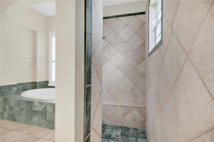 Image No.28-5 Bed House for sale