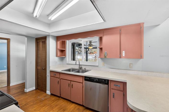 Image No.10-3 Bed House for sale