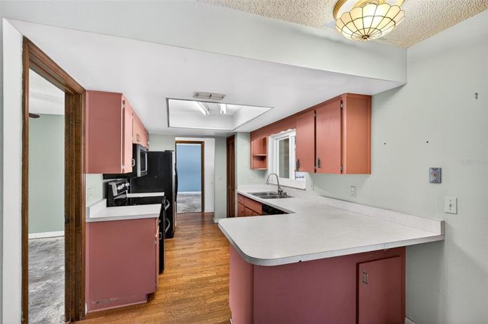 Image No.9-3 Bed House for sale